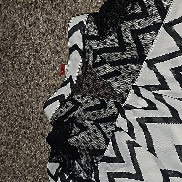 🎯Cheveron Blouse 🎯5 For $25🎯 - Picture 6 of 9